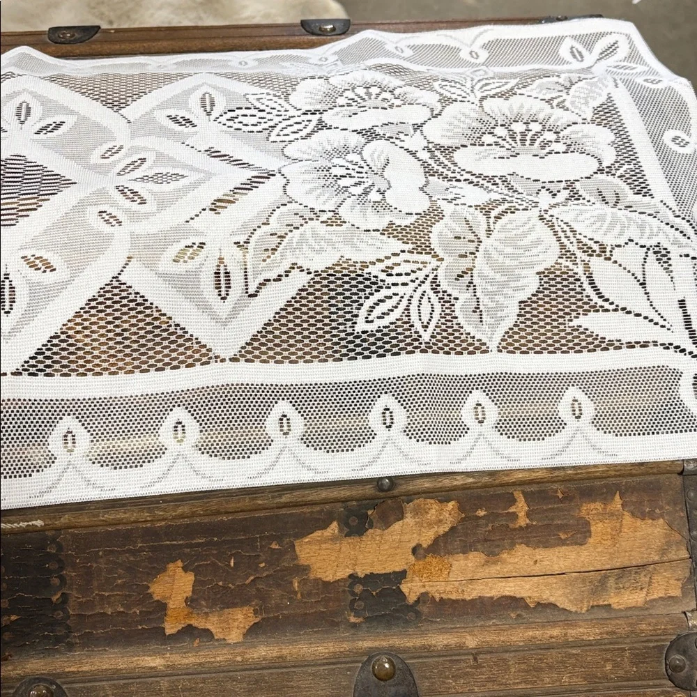 Elegant White Lace Table Runner